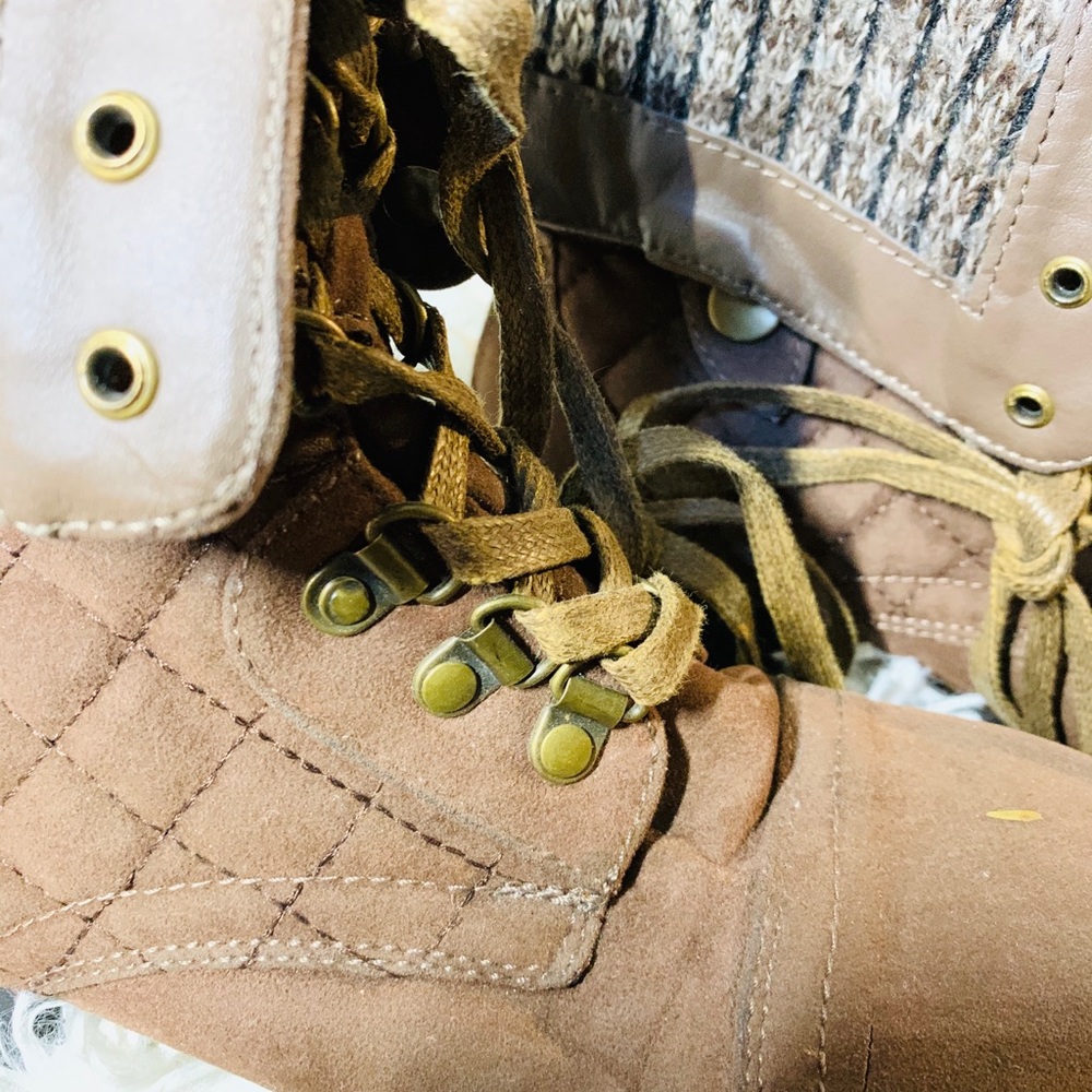 Boots - Picture 2 of 3
